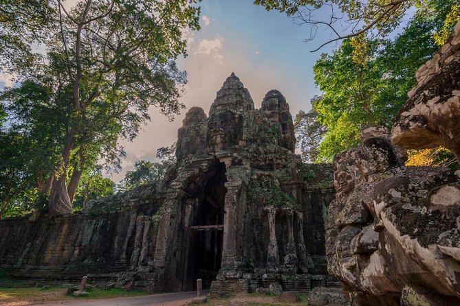 1-Day Amazing Angkor Wat Tour with Sunset & All Interesting Major Temples - Phnom Bakheng and the uncertain sunset finish