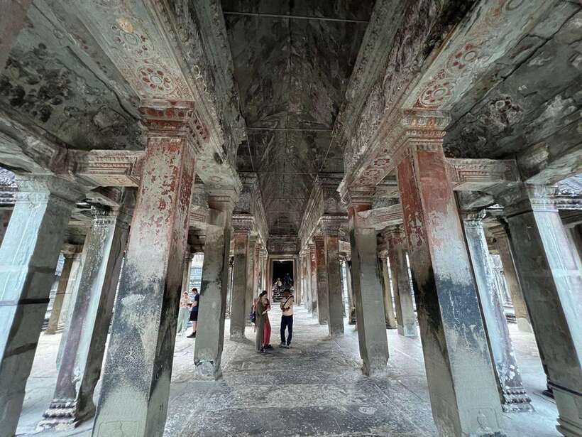 1-Day Angkor Wat Private Tour with Spanish Tour Guide. - What the $125 private price really covers