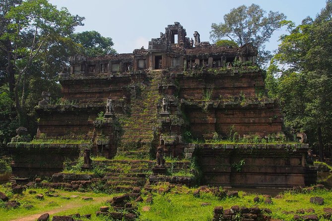 1-Day Angkor Wat Sunrise & All Interesting Temples Private Tour - Bayon’s stone faces and Baphuon’s scale