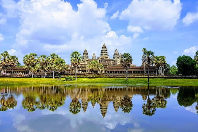 1 day special Tour: Angkor Wat,Bayon,Ta Prohm, Bantey srei and Beng Mealea - Starting at 7:30 AM from Siem Reap
