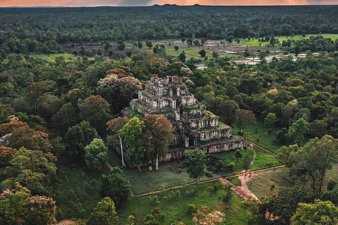 1 day special Tour: Angkor Wat,Bayon,Ta Prohm, Bantey srei and Beng Mealea - Angkor Thom and the gates of giant faces
