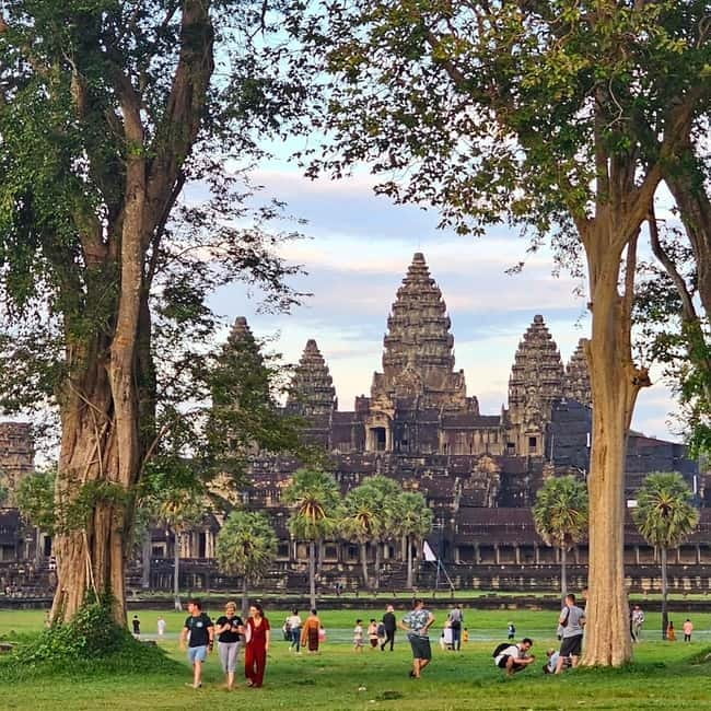 1-Day Trip to Angkor Wat with a Private or Shared Guide in Spanish - Elephants, kings, and Baphuon’s steep profile