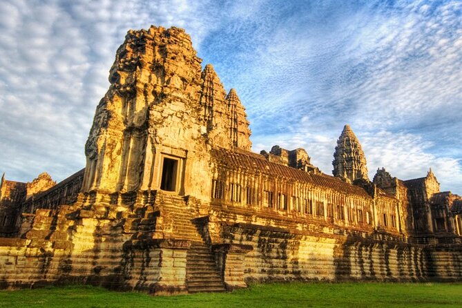 1day private tour to all majestic Temples in Angkor and Sunset - Phimeanakas, the terraces, and a royal city in pieces