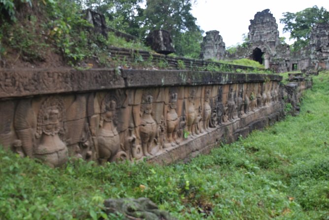 2-D Angkor temple tour with one sunrise in A/C vehicle and guide. - Timing, meeting point, and comfort