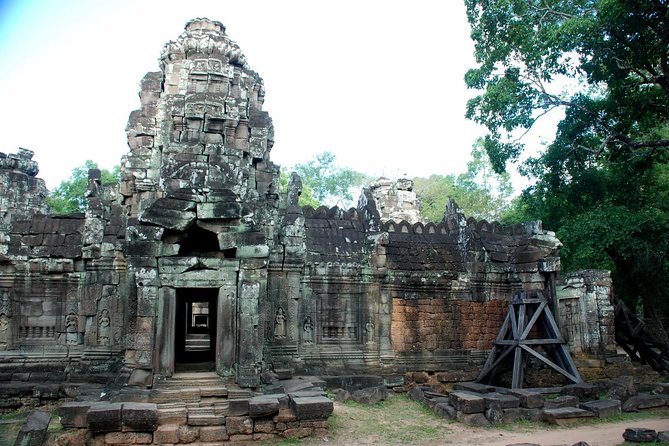 2-Day Angkor Wat & Tonle Sap Tour - Two days that connect temples and lake life