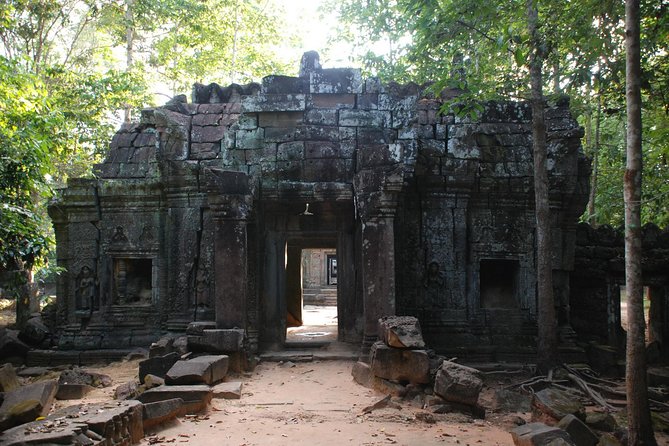 2-Day Angkor Wat & Tonle Sap Tour - Sunrise at Angkor Wat begins before dawn