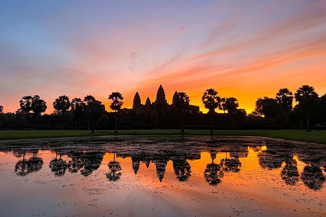 2-Day Angkor Wat Tour with Banteay Srei and Floating Village - Day one: Angkor Thom and the faces of Bayon