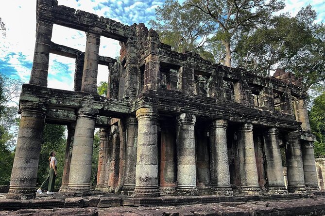 2-Day Angkor Wat Tour with Banteay Srei and Floating Village - What the $130 price really covers