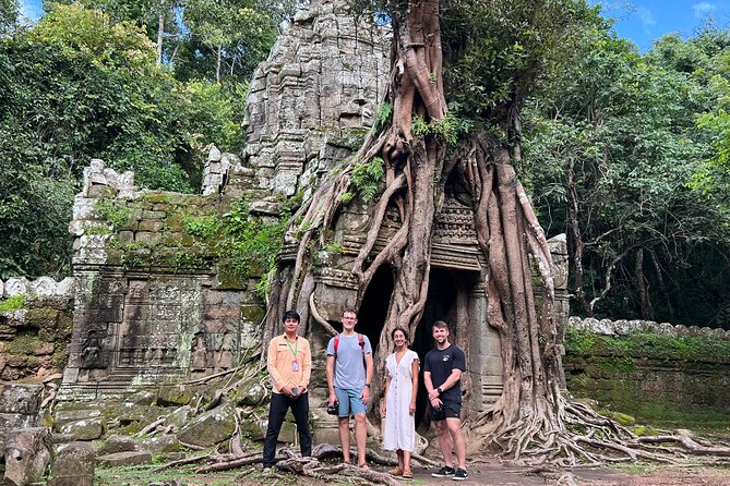 2-Day Angkor Wat Tour with Banteay Srei and Floating Village - Lunch and the first look at Angkor Wat