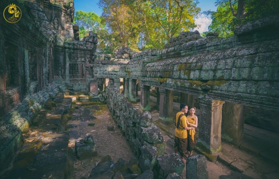 2-Day Angkor Wat With Small, Big Circuit & Banteay Srei Tour - Banteay Srei’s pink sandstone and fine carvings