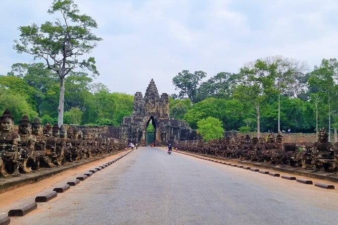 2 Day Cambodia Private Guided Tour in Angkor Temples - Day one, from Angkor Thom’s faces to Phnom Bakheng sunset