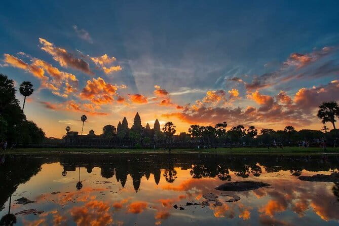 2 Day Cambodia Private Guided Tour in Angkor Temples - Pre Rup, Ta Som, and Neak Pean on the Grand Circuit