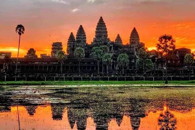 2 Day Small Group Guided Tour Siem Reap Province - Day 1: Angkor Wat sunrise and the best-known temples