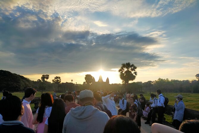 2-Day tour with sunrise - What the guide adds to the stones