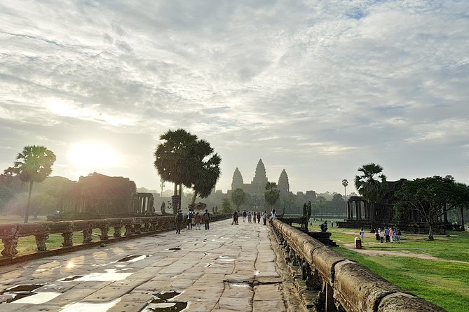 2-Days Private Tour in Angkor Sunrise, Banteay Srei and Beng Mealea Temple - Why the 4:45 am start matters at Angkor Wat