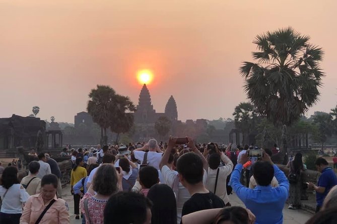 3-D Angkor Temples With One Sunrise - Day three: Kompong Khleang and the Roluos temples