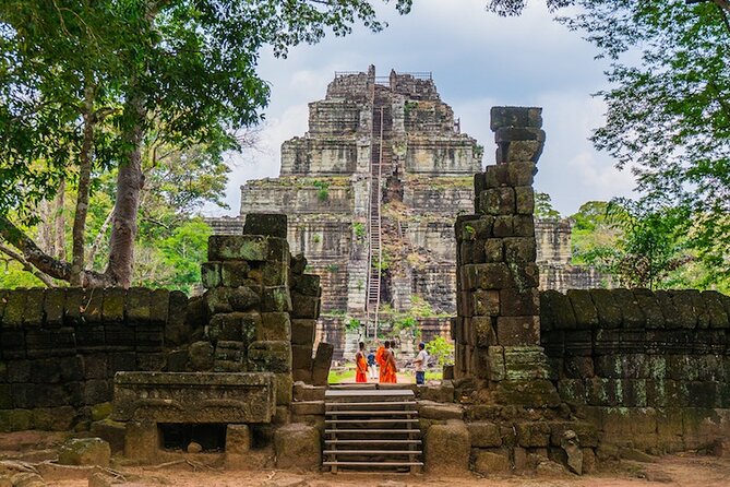 3-Day Adventure in Siem Reap: Discover the Heart Of Cambodia - Banteay Srei rewards close attention