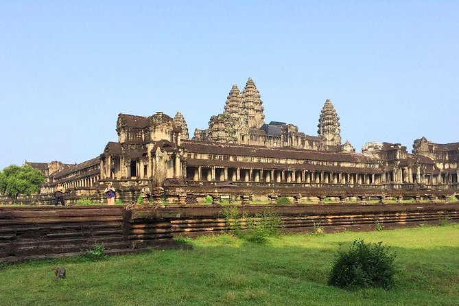3-Day 'Temples & Tonle Sap' Tour - Day two: sunrise at Angkor Wat and the temples beyond