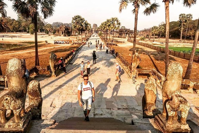 3-Day Tour (The Historical of Khmer Empire) - What the private vehicle and guide add