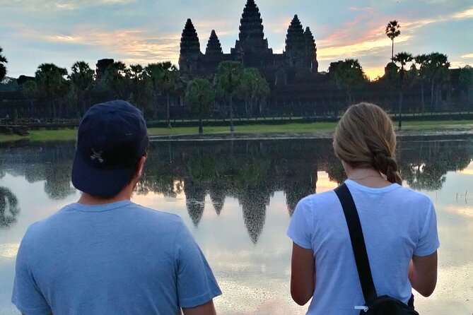 3-Days Private Angkor Wat Sunrise/Sunset Tours & Floating Village - Day two: smaller temples and the fine carvings of Banteay Srei