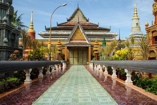 4-Day Tour from Siem Reap to Phnom Penh - Day 2: Angkor Thom, Ta Prohm, and the scale of Angkor Wat