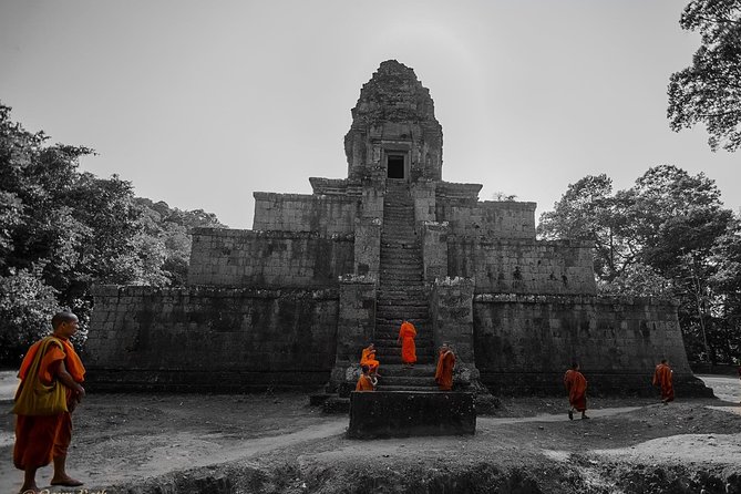 5-Day All Major Temples & Kulen Mount Waterfall & Koh Ker & Beng Mealea - Day one: Angkor Thom before the great temple