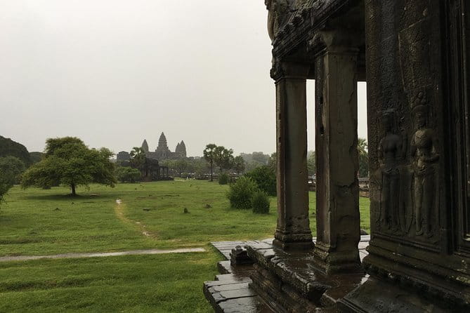 A Day Angkor Park Tours - Private English Speaking Tour Guide - Angkor Wat, two hours with Cambodia’s great monument
