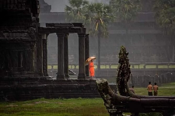 Angkor Full Day Tour All The Main Temples - Lunch near Srah Srang