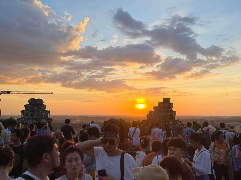 Angkor Highlights and Sunset Tour - Phnom Bakheng and the sunset finish