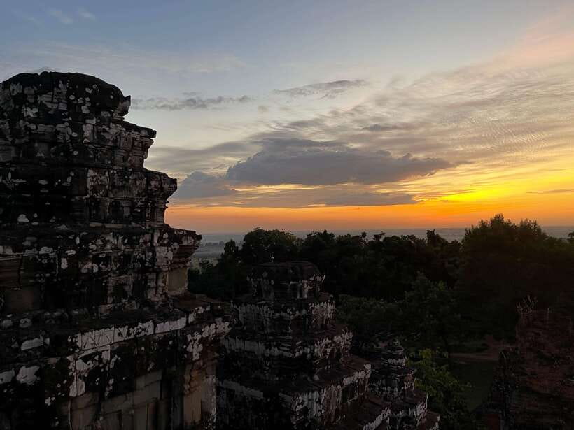 Angkor Highlights and Sunset Tour - Angkor Wat, two hours with the empire’s great showpiece