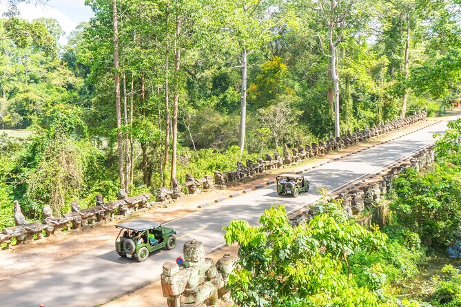 Angkor Jeep Tour Discovery - Inclusive Lunch - Lunch beside Srah Srang