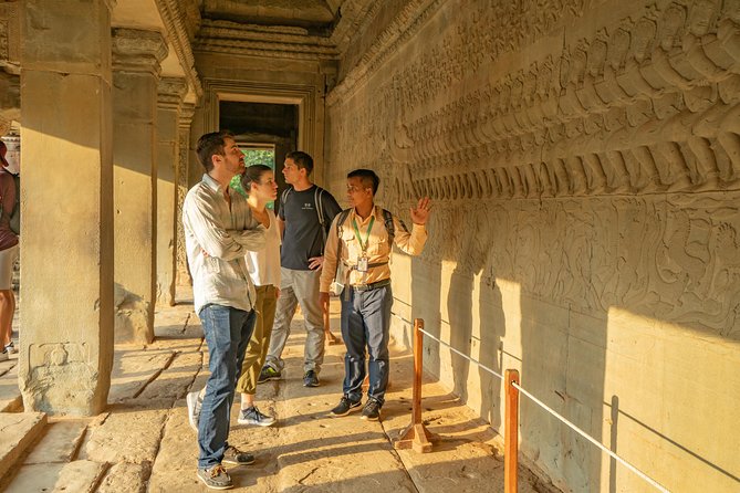 Angkor Jeep Tour Discovery - Inclusive Lunch - Angkor Wat at the end of the day