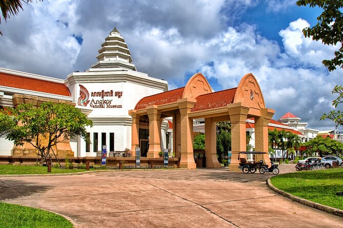 Angkor National Museum with transport - Two hours with Khmer art and history