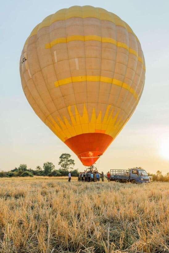 Angkor Stunning Hot Air Balloon - What the basket and flight feel like