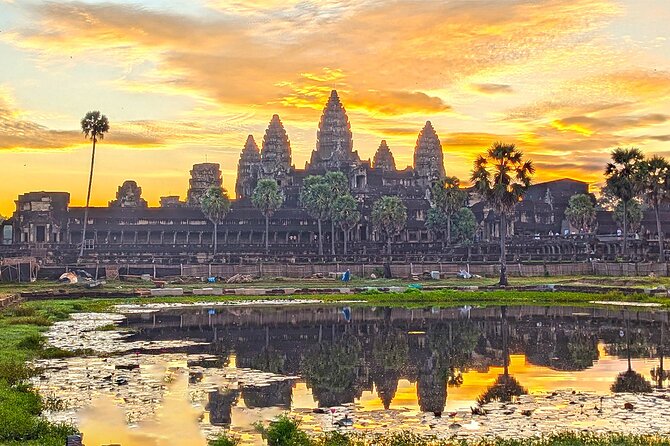 Angkor Sunrise Bike Tour - Breakfast & Lunch included - Riding through Angkor Thom to Bayon