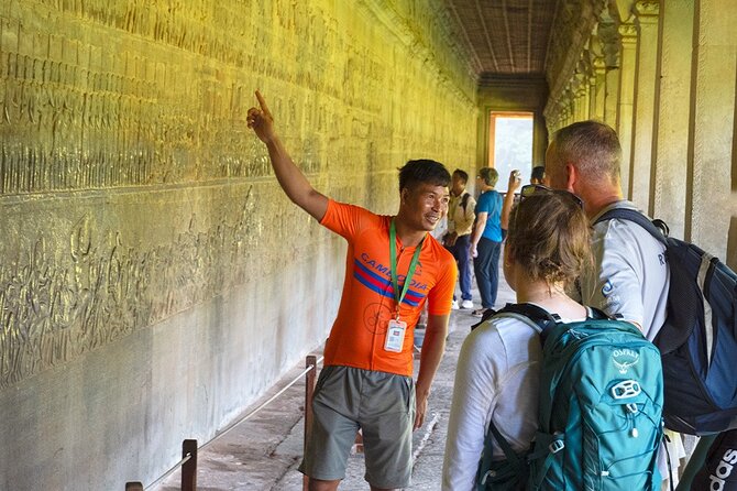 Angkor Sunrise Bike Tour - Breakfast & Lunch included - Khmer lunch near Srah Srang