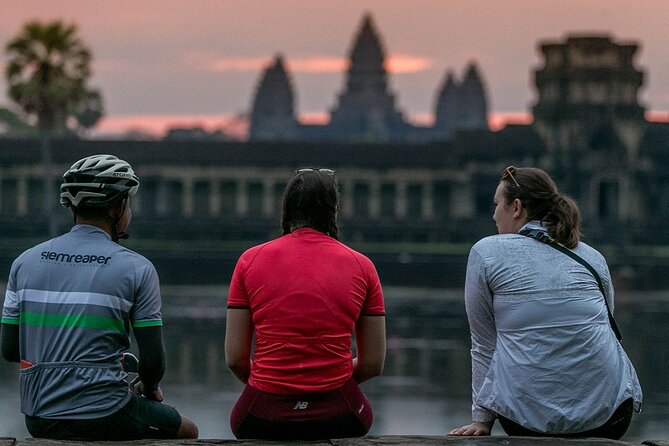 Angkor Sunrise Bike Tour / E-Bike or Tuk Tuk - Why cycling changes your Angkor Wat day