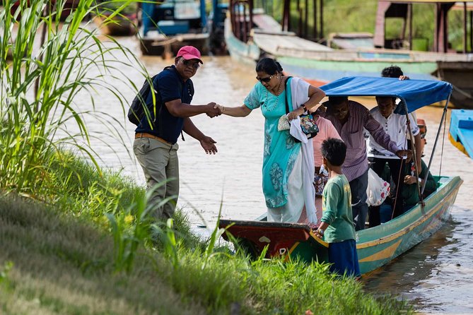Angkor Sunrise & Floating Village Sunset Full-Day Siem Reap Tour - Breakfast beside Srah Srang