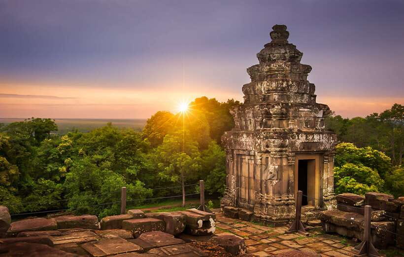 Angkor Wat 2-Day complex Sun rise & Sun set with Guided Tour - Sunset at Phnom Bakheng requires patience