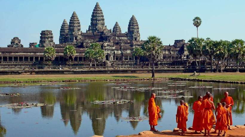 Angkor Wat: 2-Day Sunrise and Floating Village Tour - What the two days are really like