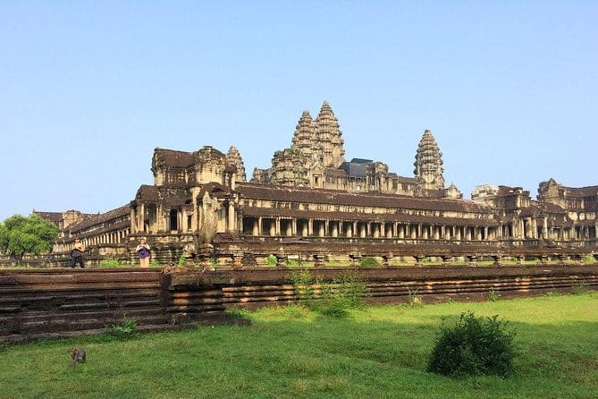 Angkor Wat 2 Days and a Half Temples & Tonle Sap-Small Group Tour - Who should book this Angkor Wat tour