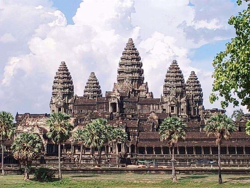 Angkor Wat, Angkor Thom, and Ta Prohm Day Trip with Sunset - Lunch near Srah Srang
