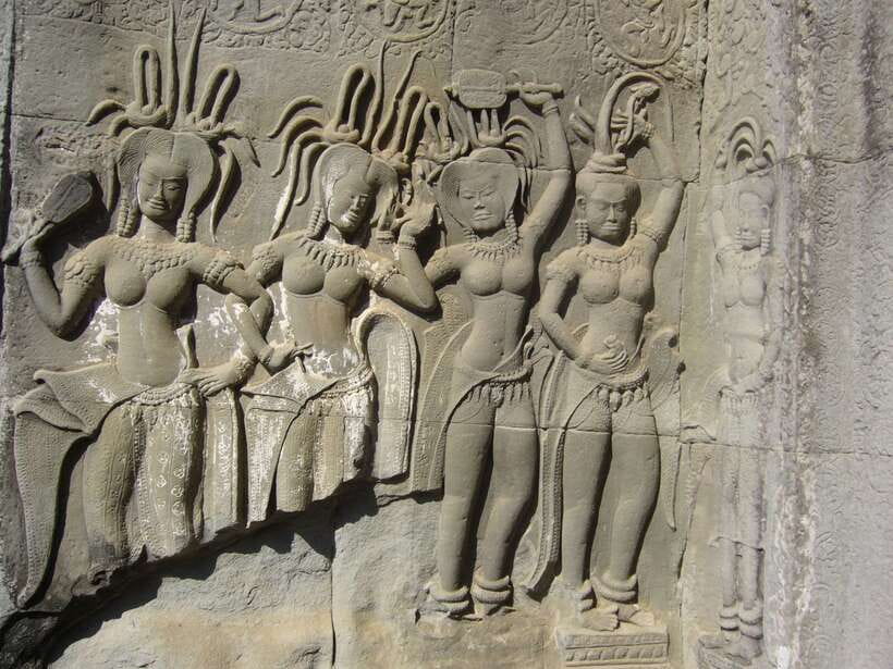 Angkor Wat Full-Day Private Tour with Sunrise - Bayon and the 216 carved faces
