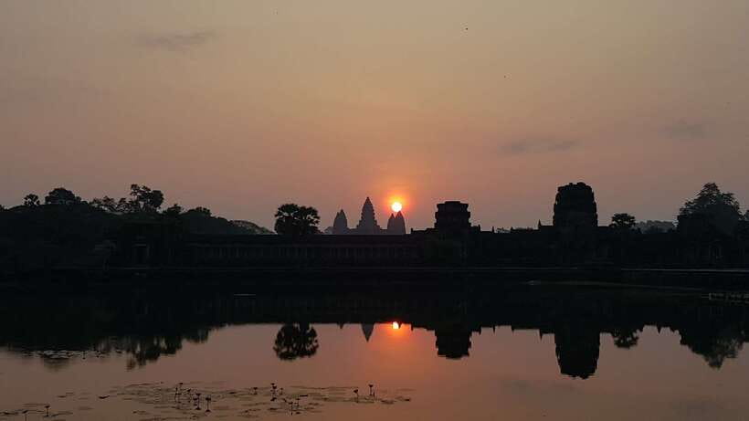Angkor Wat Full-Day Private Tour with Sunset - Bayon and the royal heart of Angkor Thom