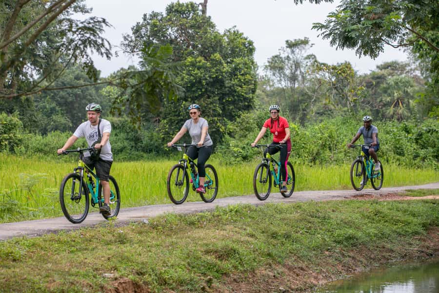 Angkor Wat: Guided Sunrise Bike Tour w/ Breakfast and Lunch - Guides, pace, and the human side of the tour