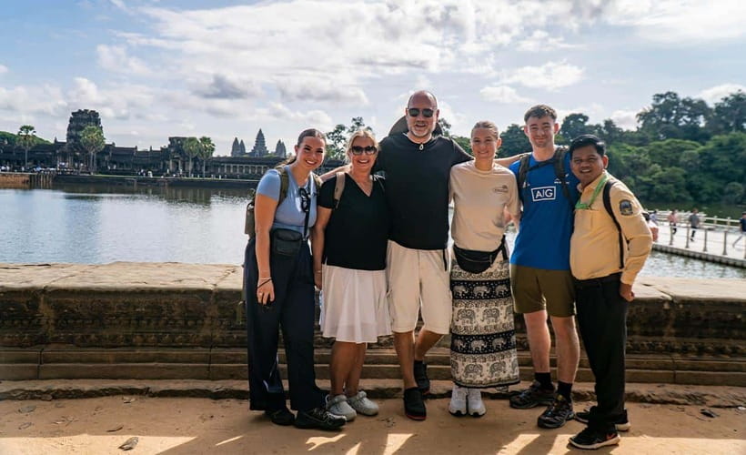 Angkor Wat: Guided Vespa Tour / Tuk Tuk or Car - Lunch near Srah Srang, with a local pause