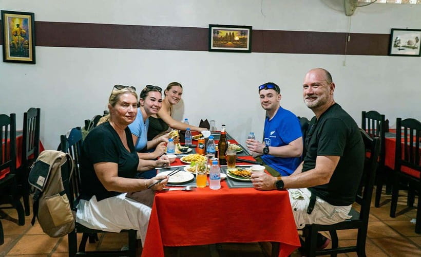 Angkor Wat: Guided Vespa Tour / Tuk Tuk or Car - Starting in Siem Reap and reaching Bayon