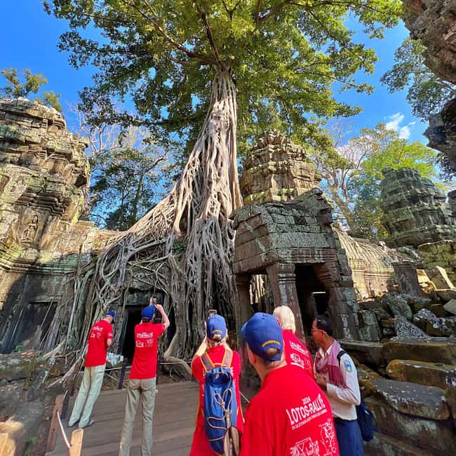Angkor Wat in a vintage Jeep with driver - jeep rental - Lunch and the long middle of the day