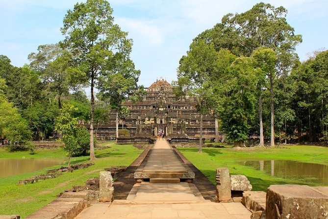 Angkor Wat one Day Private Tour for All Highlight Angkor Temples - Phnom Bakheng closes the day with a view