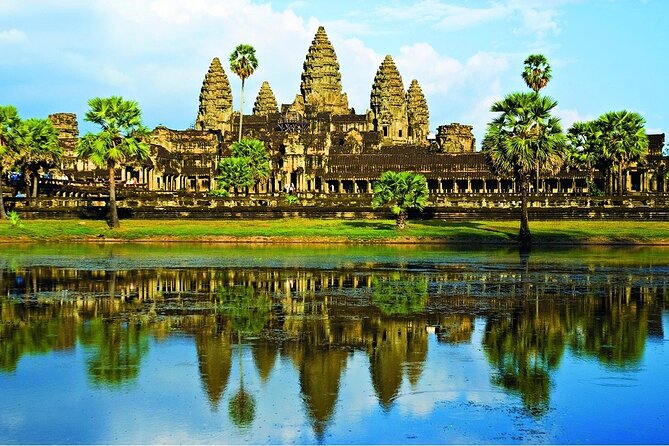 Angkor Wat one Day Private Tour for All Highlight Angkor Temples - Angkor Thom begins with a dramatic gate